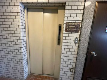 エレベーターで5階へお上がりください。 - 【元町】レンタルスタジオダンテ 元町レンタルスタジオDante(ダンテ) 5階Bスタジオの外観の写真