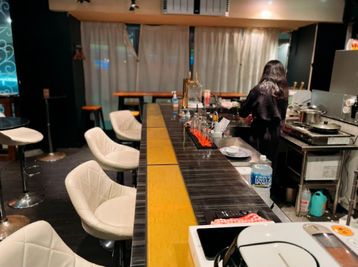 カフェ＆バーL'Comfort cafe＆barスペースの室内の写真