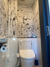 １F、２Fとトイレが2つあります。デザインに優れた内装です。 - コワーキングスペース＆シェアオフィスLiveCoals 貸会議室の設備の写真