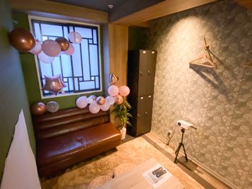 バルーンの飾り付けも可（￥2,000） - ゲストハウス神戸なでしこ屋 シアタールーム★元町駅徒歩3分の設備の写真