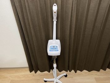 オゾンフェイシャルスチーマー
・スチーム量調節機能：3段階でスチームの噴霧量を設定できます。
詳細は部屋内にある取り扱い説明書を参照ください。 - CurioSpace明大前 レンタルサロンの設備の写真