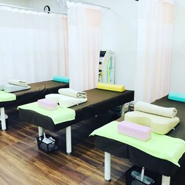 ベッド4床★マッサージなど使用可能です。※ご注意※共有時間あり（当院診療時間帯） - ※※さくら鍼灸整骨院（伊丹）※※