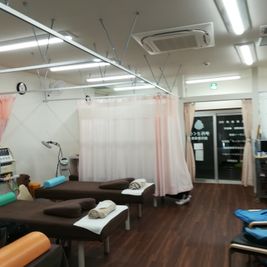 ベッド4床あります★ - ※※さくら鍼灸整骨院（伊丹）※※ 阪急伊丹駅東徒歩３分☆マッサージ等に利用OK※当院共有時間あり※の室内の写真