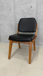 木製椅子×１ - IWA-P スタジオ神南 撮影スタジオ、レンタルスタジオの室内の写真