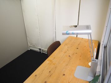 ROUGHLABO TECH扇町 【ROUGH LABO TECH扇町】コワーキング個室ブースの室内の写真