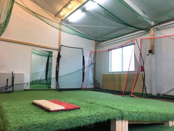トレーニングスペース - 等々力クラブハウス 【野球特化】夏も雨も安心な空調付き室内練習場。の室内の写真