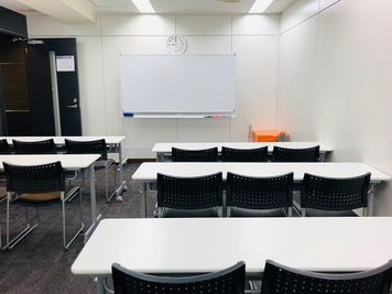 【R3C貸会議室】野村不動産新宿南口ビル（旧NMF新宿南口ビル） セミナールームBの室内の写真