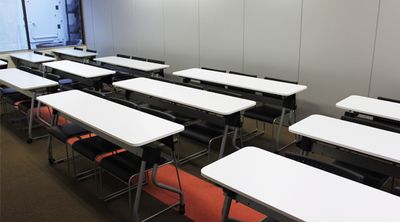 【R3C貸会議室】野村不動産新宿南口ビル（旧NMF新宿南口ビル） セミナールームCの室内の写真