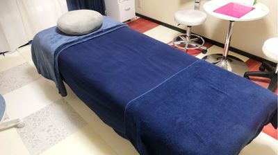 施術台全体図3
 - DENIM＆RUBY 船橋の完全個室レンタルサロンの室内の写真