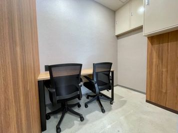 いいオフィス豊見城 1名半個室（大） （天井空きあり）の室内の写真