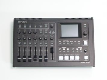 Roland/VR-4HD - Studio edone 3wayスタジオ(クロマキー/ロール/パステル壁)の設備の写真
