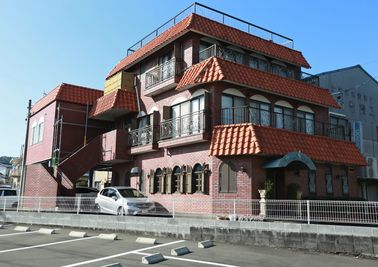 8台駐車可能です
土日はもう数台可能なのでご相談下さい - 多用途、大人数スペース　静岡市 静岡市清水区　大人数スペース　大型スピーカー　カラオケ完備の外観の写真