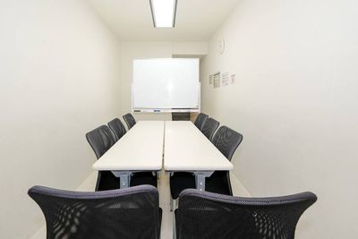 RAKUNA新宿Ⅴ 会議室の室内の写真