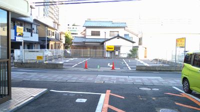 施設前にコインパーキングがございます。（注：弊社管理の駐車場ではありません） - Ruila Pure サロンスペースの外観の写真