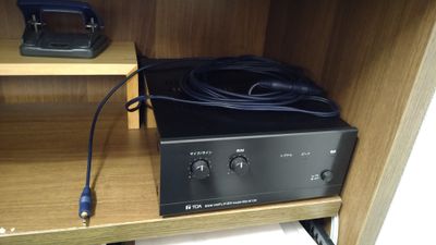 店内BGM用アンプ
（ipad等、音楽再生機器はご用意下さい） - Ruila Pure サロンスペースの設備の写真