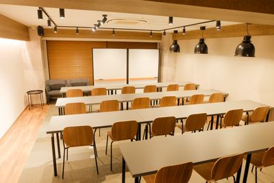 田町駅徒歩7分のレンタルスペース！オンライン会議やイベントも◎ 田町｜シバスペ｜SHIBAURA space（38名着席可）の室内の写真