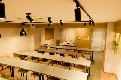 田町駅徒歩7分のレンタルスペース！オンライン会議やイベントも◎ 田町｜シバスペ｜SHIBAURA space（38名着席可）の室内の写真