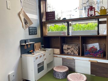知育要素を取り入れたキッチン玩具 - HAPPY BEANS CAFE レンタルスペース カフェスペース (キッズスペース完備)の室内の写真