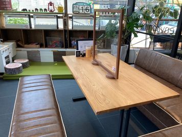 お子様をそばで観ながらママ会 - HAPPY BEANS CAFE レンタルスペース カフェスペース (キッズスペース完備)の室内の写真