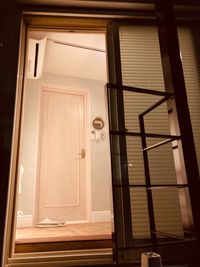 専用出入口です。 - OKピアノ練習室 個人練習用アップライトピアノの室内の写真