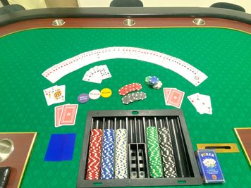 ♠️本格ポーカーテーブル♥️24H営業♣️ 新規オープン特別価格♦️の室内の写真