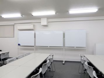 ホワイトボード
常設：2台 - レンタルスペース 　パズル浅草橋 セミナールーム・貸し会議室3Bの設備の写真