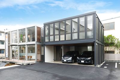 お部屋の外観はこちらです！※始めに別棟の受付までお越しください
※お部屋は2階にございます。
※スリッパに履き替えてご利用いただきます。
 - U-SPACE 草加店 Livingの外観の写真