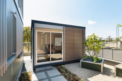 お部屋の外観はこちらです！※始めに別棟の受付までお越しください
 - U-SPACE垂水海岸通店 Work2の入口の写真