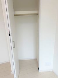 衣服など収納スペース - プレジア笹塚 キッチン・バストイレ付個室レンタルスペースの設備の写真