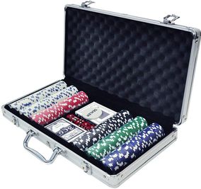 ポーカーセットを置いています - 長時間割✨池袋駅西口料理可能な24時間営業貸切レンタルスペース レンタルスペース【アイリス池袋】5F🌈の室内の写真