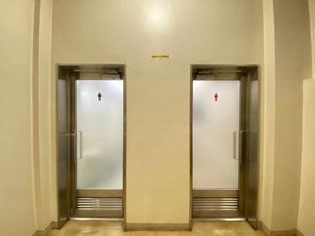 【6階エレベーターの横にある階段の踊り場に共用トイレがあります】 - 【閉店】テレワークブース代々木駅北口 ブース06／1～3名様用個室のその他の写真