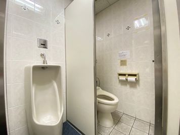 【男性トイレ】 - 【閉店】テレワークブース代々木駅北口 ブース06／1～3名様用個室のその他の写真