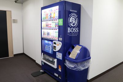 【6階フロア内に自動販売機が1台あります】 - 【閉店】テレワークブース代々木駅北口 ブース18／1名様用個室のその他の写真