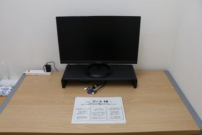 【テーブルの上】 - 【閉店】テレワークブース代々木駅北口 ブース19／1名様用個室の設備の写真