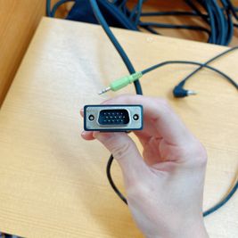 VGA出力端子（※HDMI変換アダプタとHDMIケーブルもご用意しております） - 博多の食と文化の博物館　ハクハク Wi-Fi付き☆会議・研修・セミナーなどに！の設備の写真