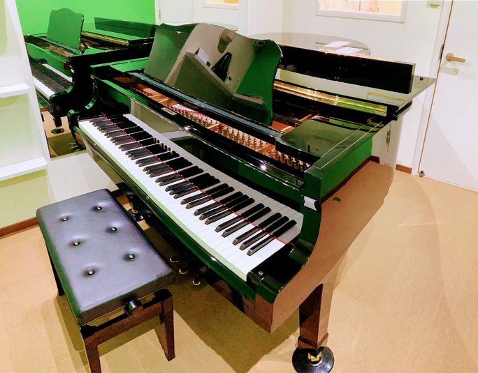 エスポワール音楽スタジオ 防音室でグランドピアノ練習、レッスン利用◎の室内の写真