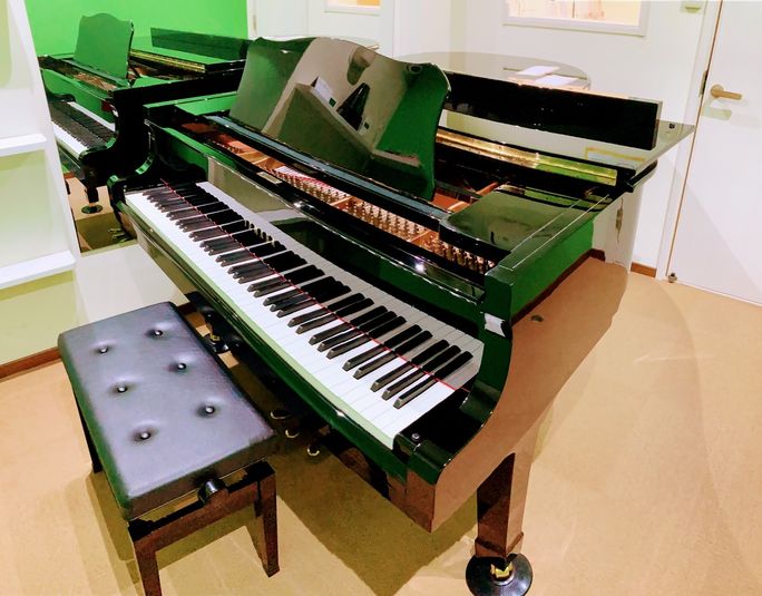 防音室でグランドピアノ練習、レッスン利用◎ - エスポワール音楽スタジオ
