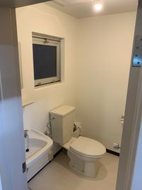 トイレ
男女兼用
部屋の奥にあり - レンタルスペース・レコチャイ レンタルスペース(平日)の設備の写真
