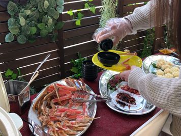 【ご利用例】
ビッフェ形式ランチ会 - スタジオ スターネス 吹上、今池のレンタルスペース、スタジオの室内の写真