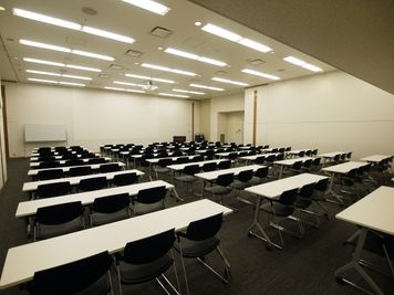 大阪会議室 大阪御堂筋ビル貸し会議室 M3会議室（地下4階）の室内の写真