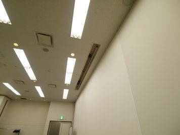 大阪会議室 大阪御堂筋ビル貸し会議室 M3会議室（地下4階）の設備の写真