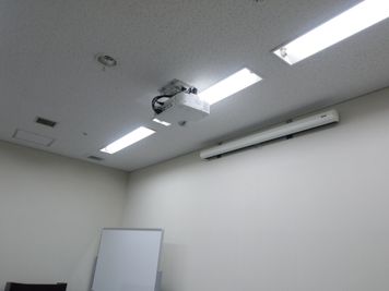 大阪会議室 大阪御堂筋ビル貸し会議室 M5会議室（地下4階）の設備の写真