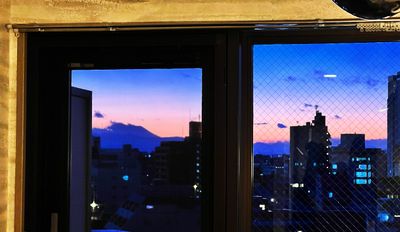 天気が良いと富士山見れます - 【新オープン🎉ゴミ捨て🗑無料】渋谷６分 女子会👱‍♀️ホムパ🍷飲み会/トップホスト🆕24Hスペースの室内の写真