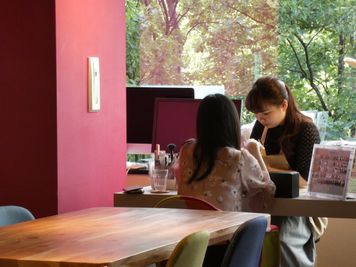 【名古屋矢場町3分NYスタイル空間】D→START名古屋栄本店 Ⅾ→STARTのネイルスペースB（A～D　4ヶ所あります）の室内の写真