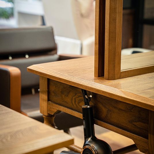 名東区シェアサロン美容室 B席  ドア側向かって右のお席 -  D→START上社