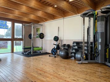 カルペソールスポーツパーク トレーニングルームの室内の写真