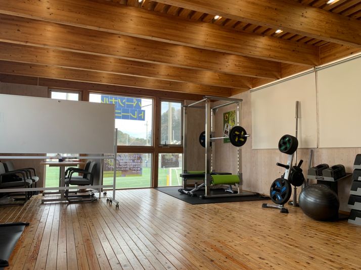 カルペソールスポーツパーク トレーニングルームの室内の写真