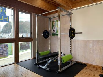 カルペソールスポーツパーク トレーニングルームの室内の写真