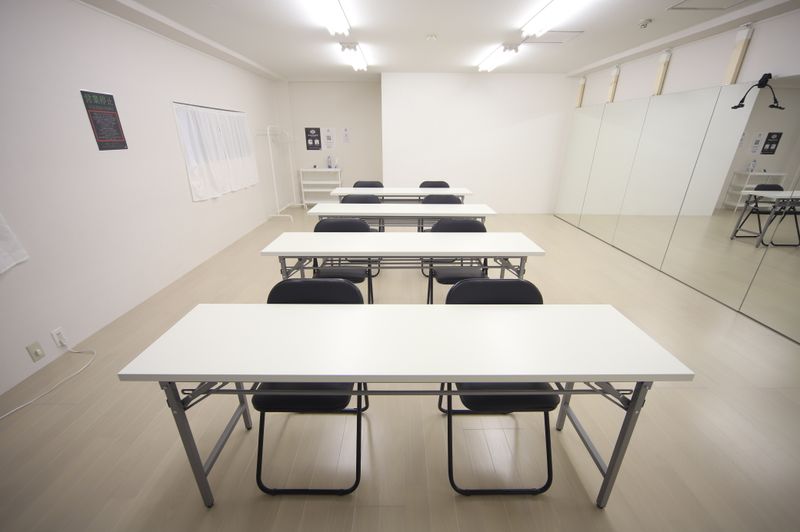 SAVAGE 淀屋橋店 格安で会議ができるレンタルスペースの室内の写真