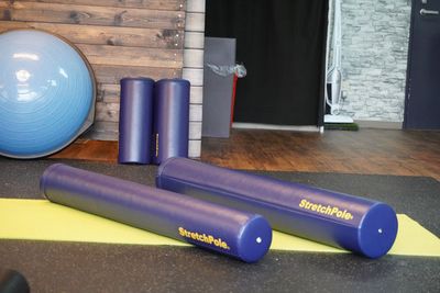 ストレッチポールが2本あります。 - 【広島市中区のレンタルジム】CORESLIM レンタルジム　コアスリムの設備の写真